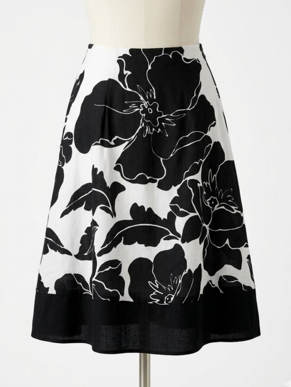 WHITE HOUSE BLACK MARKET Black White Floral Silk Blend A-Line Border Skirt 2